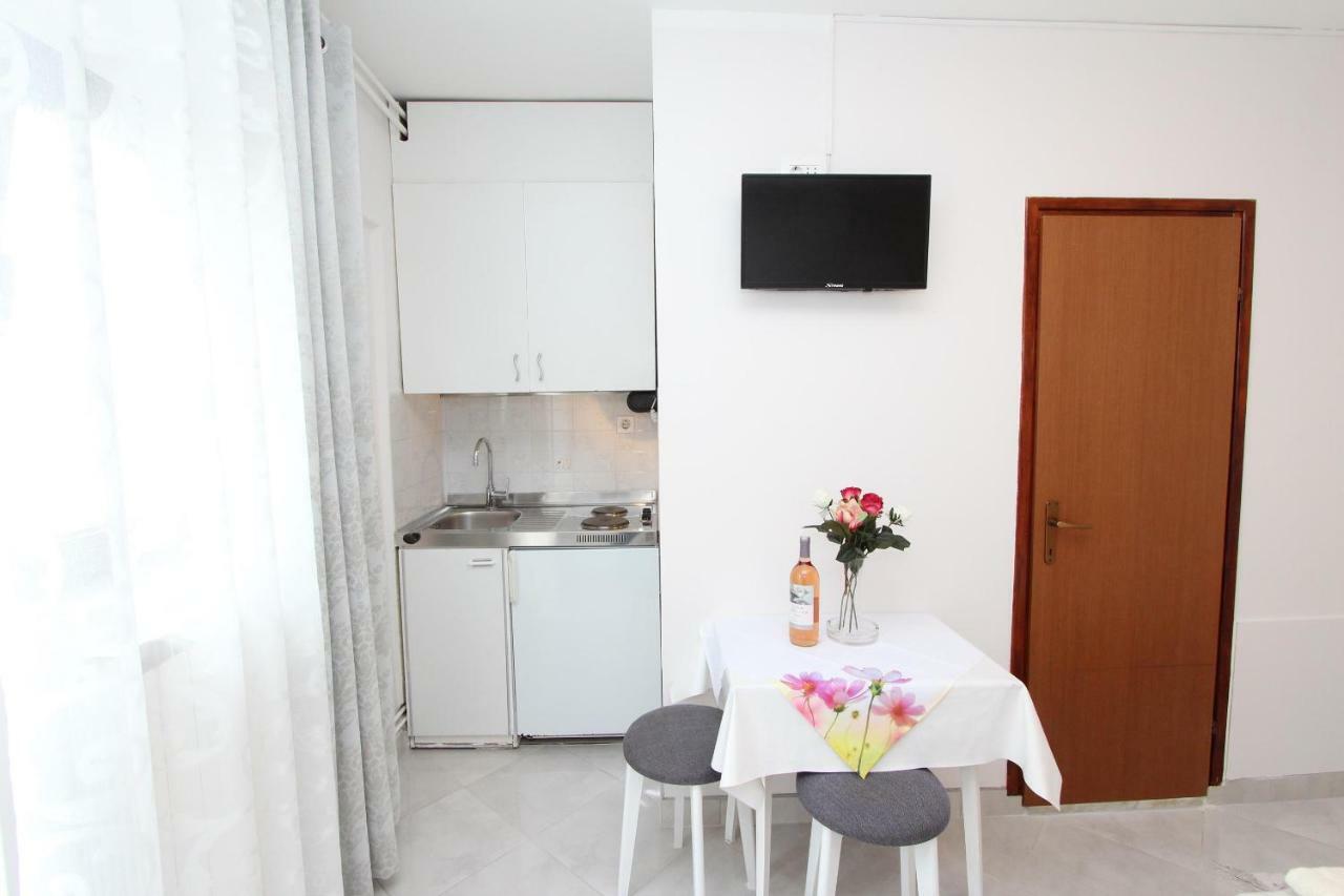 Apartments Divna Rovigno Esterno foto