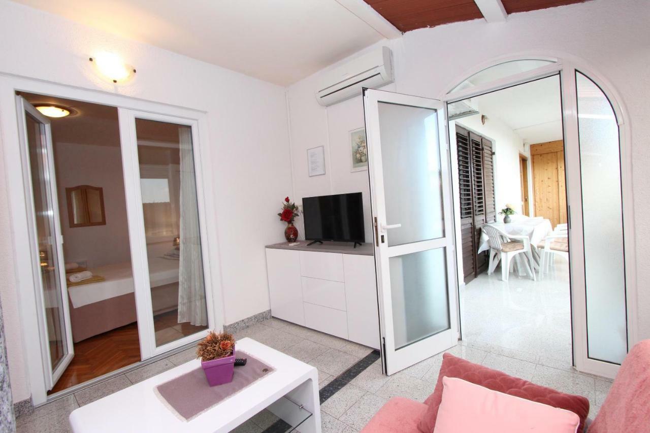 Apartments Divna Rovigno Esterno foto